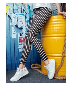 Basic Stil hohe Taille Skinny Leggings  
Durchsichtig: Undurchsichtig  
Leicht dehnbares Material  
Materialzusammensetzung: 95% Polyester, 5% Spandex  
Pflegehinweise: Maschinenwäsche kalt, im Trockner bei niedriger Temperatur trocknen  
Importiert  
S: Taille 61,5 cm Hüfte 85,1 cm Innenbeinlänge 63,5 cm Gesamtlänge 91,1 cm  
M: Taille 65,4 cm Hüfte 89,0 cm Innenbeinlänge 64,0 cm Gesamtlänge 92,2 cm  
L: Taille 71,4 cm Hüfte 95,1 cm Innenbeinlänge 64,5 cm Gesamtlänge 93,4 cm  
XL: Taille 77,2 cm Hüfte 101,1 cm Innenbeinlänge 65,0 cm Gesamtlänge 94,2 cm
