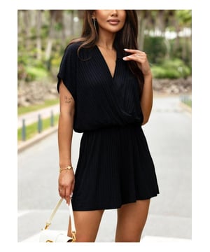 Basic.
  Stil.
  Undurchsichtiges Material.
  75% Polyester 25% Elasthan.
  Maschinenwasche kalt.
  Bei niedriger Temperatur im Trockner trocknen.
  Importiert.
  Grosse S: US 2/4 Oberlange 323 Zoll Buste 394 Zoll Taille 276 Zoll.
  Grosse M: US 6 Oberlange 327 Zoll Buste 409 Zoll Taille 291 Zoll.
  Grosse L: US 8 Oberlange 331 Zoll Buste 433 Zoll Taille 307 Zoll.
  Grosse XL: US 10 Oberlange 335 Zoll Buste 457 Zoll Taille 323 Zoll.
  Grosse 2XL: US 12 Oberlange 339 Zoll Buste 48 Zoll Taille 339 Zoll.