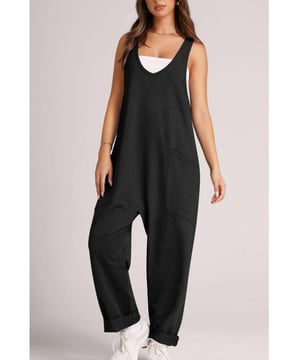 V.
  Ausschnitt.
  Breite Trager.
  Taschen.
  Blickdichter Stoff.
  Materialzusammensetzung: 60% Polyester 35% Baumwolle 5% Elasthan.
  Maschinenwasche kalt.
  Bei niedriger Temperatur im Trockner trocknen.
  Importiert.
