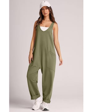 Lovelet Overall mit breiten Tragern mit V.
  Ausschnitt.
  Mit Taschen.
  Durchsichtig: Blickdicht.
  Materialzusammensetzung: 60% Polyester 35% Baumwolle 5% Elasthan.
  Pflegehinweis: Maschinenwasche kalt Trockner bei niedriger Temperatur.
  Importiert.