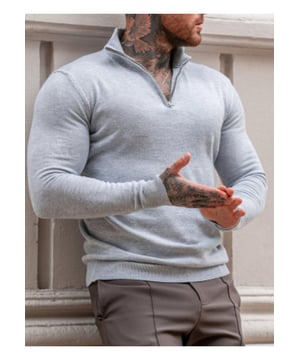 Basisstil  
Moderate Dehnbarkeit  
Materialzusammensetzung: 55% Spandex, 45% Polyester  
Pflegehinweise: Maschinenwäsche kalt. Im Trockner bei niedriger Temperatur trocknen.  
Importiert