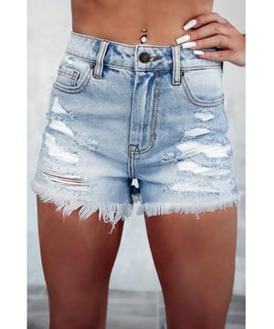 Pantalones cortos de mezclilla de cintura alta con dobladillo crudo desgastado.
  Diseno desgastado para una apariencia moderna.
  Acabado en el dobladillo sin rematar.
  Hecho de 55% algodon 42% viscosa 3% elastano.
  Tejido no elastico.
  Lavar a maquina con agua fria secar en secadora a temperatura baja.
  Importado.
  Longitud de la parte inferior: 12.6.
  13.4 pulgadas (varia segun el tamano).
  Entrepierna: 2.8 pulgadas.
  Cintura: 26.8.
  31.5 pulgadas (varia segun el tamano).
  Cadera: 37.
  41.7 pulgadas (varia segun el tamano).