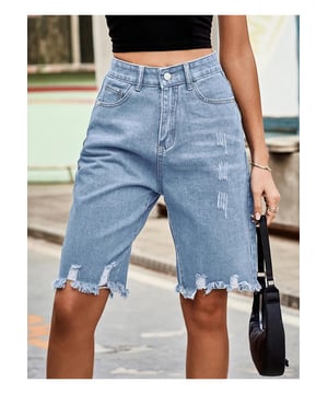 Raw Hem Denim Shorts.
  Materialzusammensetzung: 95% Viskose 5% Polyester.
  Kein Stretch.
  Pflegehinweis: Maschinenwasche kalt Trockner niedrig.
  Importiert.
  Verfugbare Grossen: S (US 4) M (US 6/8) L (US 10/12) XL (US 14/16) 2XL (US 18).