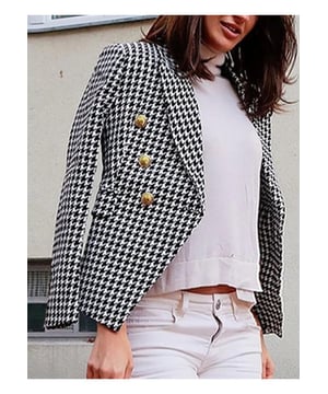 Lapelkragen Lange Mouwen Blazer  
  Knopen aan de voorkant  
  Normale dikte  
  Voering voor comfort  
  Materiaal samenstelling: 95% polyester 5% spandex  
  Verzorgingsinstructies: Machinewas koud, drogen op lage temperatuur  
  Geïmporteerd