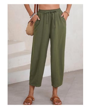 Full Size bijgesneden joggingbroek met trekkoord Grote maten
  Zakjes
  Doorschijnend: ondoorzichtig
  Materiaalsamenstelling: 95% polyester 5% spandex
  Verzorgingsinstructies: Machinewas koud droogtrommel laag
  Geimporteerd