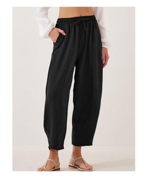 Pantalones cortos de chándal con cintura ajustable de talla grande
  Con bolsillos
  Transparente: Opaco
  Composición del material: 95% poliéster 5% spandex
  Instrucciones de cuidado: Lavado a máquina en frío. Secar a baja temperatura.
  Importado