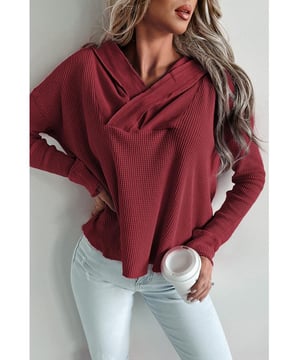 Waffle Knit Long Sleeve Hoodie.
  Waffelstrick.
  Struktur.
  Blickdichter Stoff.
  Leicht dehnbar.
  Materialzusammensetzung: 97% Polyester 3% Elasthan.
  Pflegehinweis: Maschinenwasche kalt Trockner bei niedriger Temperatur.
  Importiert.