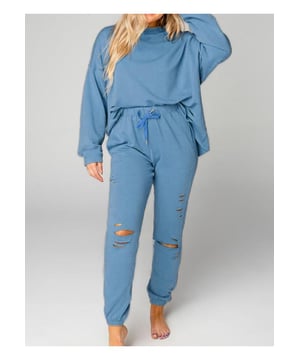 Twee
  delige set
  Effen patroon
  Casual stijl
  Touwsluiting in de taille
  Ronde halslijn
  Lange mouwen met verlaagde schouders
  Strakke silhouet
  65% katoen 35% polyester
  Gematigde rek
  Machinewas koud en laag drogen
  Geïmporteerd
Materiaal: Katoenmengsel
