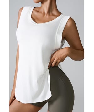 Estilo básico  
Opaco  
Alta elasticidad  
Composición del material: 73% modal 27% poliéster  
Instrucciones de cuidado: Lavar a máquina en frío. Secar a baja temperatura.  
Importado  
Tamaño S (EE. UU. 2/4): Longitud 24.4 pulgadas Bust 37.4 pulgadas  
Tamaño M (EE. UU. 6/8): Longitud 24.8 pulgadas Bust 39 pulgadas  
Tamaño L (EE. UU. 10): Longitud 25.2 pulgadas Bust 40.6 pulgadas  
Tamaño XL (EE. UU. 12): Longitud 25.6 pulgadas Bust 42.1 pulgadas