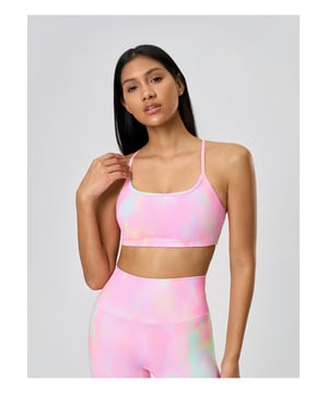 Kruisrugontwerp  
Ronde hals  
Zeer rekbaar materiaal  
Materiaal samenstelling: 80% nylon 20% spandex  
Ondoorzichtige stof voor volledige bedekking  
Afneembare borstpads  
Machinewas koud, drogen op een lage temperatuur  
Geïmporteerd