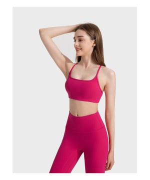 Kruis kruis rugontwerp  
Ronde halslijn  
Zeer rekbaar materiaal  
Materiaal samenstelling: 80% nylon 20% spandex  
Ondoorschijnende stof voor volledige bedekking  
Afneembare borstpads  
Wassen op koude was, drogen op lage temperatuur  
Geïmporteerd