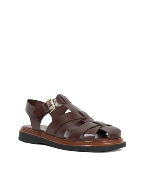 Lisherman redefines the classic beach sandal with its bold, contemporary design. Featuring a closed toe, adjustable ankle strap and a slight flatform sole for added lift, this chunky shoe combines style and comfort for a modern twist on a timeless classic.