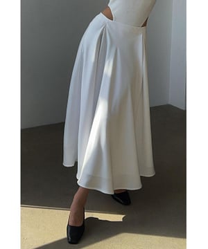 Estilo básico  
Diseño opaco  
Cuerpo forrado  
Composición del material: 97% poliéster 3% spandex  
Instrucciones de cuidado: Lavar a máquina en frío, secar en baja temperatura  
Importado