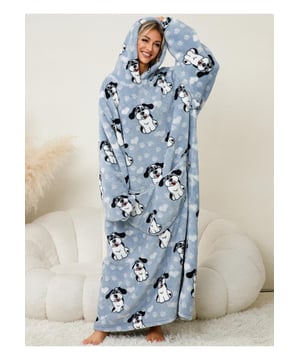 Product: Fuzzy Pocketed Lange Mouwen Hooded Lounge Jurk  
Kenmerken: Met zakken  
Doorschijnend: Opaque  
Rek: Licht rekbaar  
Materiaal samenstelling: 100% polyester  
Verzorgingsinstructies: Machinewas koud. Trommeldroog op lage temperatuur.  
Geïmporteerd  
Maat (Één maat): Borst  
160 cm Lengte  
139 cm