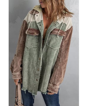 Diseño con capucha  
Hombros caídos  
Tejido de pana  
Bolsillos con cordón  
 dobladillo sin acabar  
Longitud regular  
Mangas largas  
Material 100% poliéster  
Sin elasticidad  
No transparente  
Cuerpo sin forro  
Lavado a máquina en frío, secar a baja temperatura  
Importado