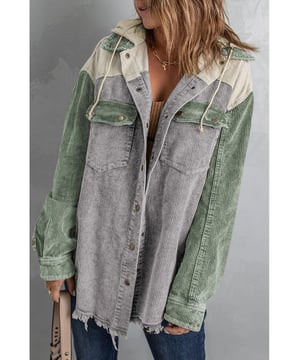 Diseño con capucha  
Hombros caídos  
Tejido de pana  
Bolsillos con cordón  
Dobladillo sin acabar  
Longitud regular  
Mangas largas  
Material 100% poliéster  
Sin elasticidad  
No transparente  
Cuerpo sin forrar  
Lavar a máquina en frío, secar a baja temperatura  
Importado