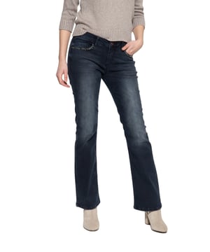 Gestreckte, schlanke Beine im Nu mit der 5-Pocket Jeans von  Amor, Trust & Truth! Ihre Slim Fit Passform mit normaler Leibhöhe und figurbetont geschnittenen Beine verschaffen Länge und der Schlag am Beinende macht sie optisch noch schmaler. Dazu sitzt die Hose durch das anschmiegsame Denimmaterial schön feminin auf Kurve. Weitere Details wie eine legere Waschung, die erhabene Logo-Prägung oder die Strass-Akzente an den Eingrifftaschen komplettieren den starken Look. Vor allem zu engen T-Shirts und Bodys kann diese Hose punkten! Unser Model ist 1,77m groß und trägt Größe W:36cm L:32inch.  AMOR, TRUST & TRUTH: Unser Label steht für tolle Qualität und feminine, legere Designs, die wie für Dich gemacht sindDESIGN: Ein echter Hingucker! Die Damen 5-Pocket Jeans von Amor, Trust & Truth überzeugt mit ihrem femininen Schlag am Bein, der legeren Waschung und den Strass-Akzenten an den EingrifftaschenPASSFORM: Der feminine Slim Fit mit leichtem Schlag akzentuiert die weiblichen Konturen gekonntMATERIAL: Das elastische Denim Material aus Baumwolle mit Stretch erweist sich als langlebig, robust und hautfreundlichKOMBINATIONSMÖGLICHKEIT: Ein richtiger Hingucker, der sich im Alltag beweisen kann!LIEFERUMFANG: Eine Lieferung enthält eine Damenhose von Amor, Trust & Truth in den Größen 34 - 44 mit Länge 32