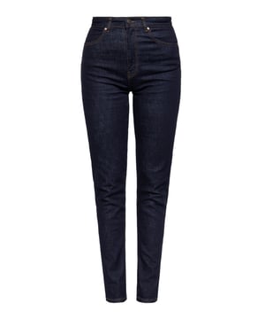 Because a good pair of Denim can make any Outfit Shine! Mit dieser figurbetonten High Waist Dark Blue Denim von Queen Kerosin ergatterst du ein Glanzstück der neuen Denim-Kollektion. Die zunächst schlicht wirkende Jeanshose setzt sich mit ihrer hochwertigen kontrastierten Pinstripe-Stickerei der Gesäßtaschen in Szene. In High Waist, Slim Fit mit kontrastierte Sattelnaht für ein optimales Figur-Huggin. Seitliche Eingrifftaschen verleihen den lässigen Flair. Der hochwertige Baumwollanteil mit einem Hauch Elastan ermöglichen ein langlebiges, angenehmes Haut- und Tragegefühl. Lässig kombiniert zu Cowboy-Stiefel oder sexy zu Pumps mit Tank Top und Red Lips entsteht ein authentisches Rockabella Outfit mit dem gewissen Extra.  Unser Model ist 177 cm Groß und trägt Größe 27/32. Die Innenbeinlänge bei Größe 27/32 beträgt 80 cm.  KING KEROSIN: Du liebst und lebst den Lifestyle der amerikanischen 50er Jahre? Du stehst auf Hot Rod, Motorräder, Biker, Rock'n'Roll, Tattoos, Rockabilly und alles was dazu gehört? Wir auch! Wir kombinieren authentische Designs im vintage und retro Stil mit hochwertigen Materialen für ein tolles Tragegefühl und top Qualität. So kannst Du die wilden, rockigen Zeiten der 50's erneut zum Leben erwecken!DESIGN: Figurbetonten Dark Blue Jeanshose im Vintage 50s-Style mit kontrastierter floraler Stickerei der Gesäßtaschen sowie farblich abgesetzter Umschlagbund. PASSFORM: Regular Fit mit geraden Bein.MATERIAL: Der hochwertige Baumwollanteil mit einem Hauch Elastan ermöglichen ein langlebiges, angenehmes Haut- und Tragegefühl. KOMBINATIONSMÖGLICHKEIT: Lässig kombiniert zu Cowboy-Stiefel oder sexy zu Pumps mit Tank Top und Red Lips entsteht ein authentisches Rockabella Outfit mit dem gewissen Extra. LIEFERUMFANG: Diese Damen Jeans 50s Fit mit floraler Stickerei ist in den Größen 26/32 - 36/32 Inch erhältlich.