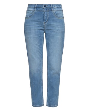 Cool, lässig und bequem, da ist Sie, die »Carina Jog« von Amor Trust & Truth! Die klassische stoned used Optik in Verbindung mit dem dezenten Crinkle-Effekt machen Sie zum Basic-Klassiker in deiner Denim-Sammlung. Authentisch in Szene gesetzt durch hochwertige figurumspielenden Ziernähten sowie blaue Label-Branding Knöpfe. Das typische 5-Pocket Design mit stylischen Eingrifftaschen, Gesäßtaschen sowie einer angedeuteten Münztasche mit Logoprägung runden die Optik gekonnt ab. In high waist, Boy-Fit, mit femininem Touch durch schmal zulaufendes Bein trägt Sie dich wie eine zweite Haut durch deinen Alltag. Variiere sie gerne im casual-Look zu Sneakern und Shirt oder im sexy Style mit umgeschlagenen Bein und Pumps.  AMOR, TRUST & TRUTH: Unser Label steht für tolle Qualität und feminine, legere Designs, die wie für Dich gemacht sind DESIGN: Die stone used Jeans von Amor, Trust & Truth überzeugt gekonnt abgerundet mit dezentem Crinkle-Effekt sowie Ziernähten, Logoprägung und Label-Branding Knöpfen in edlen Design. PASSFORM: Die Hose ist in einem High Waist und legerem Boy Fit geschnitten, welcher durch ein schmal zulaufendes Bein abgerundet wird. MATERIAL: Das Denim Material in hochwertiger Kombination aus Baumwolle und Elastan sorgt für einen angenhemen Haut- und Tragekomfort. KOMBINATIONSMÖGLICHKEIT: Variiere sie gerne im casual-Look zu Sneakern und Shirt oder im sexy Style mit umgeschlagenen Bein und Pumps.LIEFERUMFANG: Eine Lieferung enthält eine Damenhose von Amor, Trust & Truth in den Größen W:26 - 31 mit Länge 28