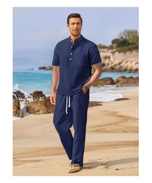 Twee-delig set: top met halflange knopen en broek met koord
Basis stijl met knooptop
Vanzelfsprekend rekbaar materiaal voor comfort
Materiaal samenstelling: 95% katoen 5% polyester
Onderhoudsinstructies: Machinewas koud. Laag drogen
Geïmporteerd