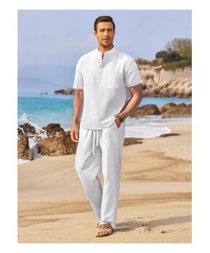 Twee-delig set: top met halve knopen en broek met trekkoord  
Basic stijl met knooptop  
Licht rekbare stof voor comfort  
Materiaal samenstelling: 95% katoen, 5% polyester  
Wasinstructies: Machinewas koud. Trommeldrogen op lage temperatuur  
Geïmporteerd