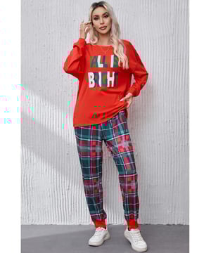 Basische lounge set  
Twee-delige set  
Ondoorzichtig materiaal  
Licht rekbare stof  
Materiaal samenstelling: 65% polyester, 30% rayon, 5% elastaan  
Wasinstructies: Machinewas koud, trommeldrogen op lage temperatuur  
Geïmporteerd  
Productafmetingen:  
S: top lengte 64,5 cm, borst 103 cm, taille 65,5 cm, heup 99 cm, mouwlengte 48 cm, onderkant lengte 100 cm  
M: top lengte 66,2 cm, borst 109 cm, taille 71,5 cm, heup 105 cm, mouwlengte 48,5 cm, onderkant lengte 101,5 cm  
L: top lengte 68,3 cm, borst 115 cm, taille 77,5 cm, heup 111 cm, mouwlengte 49 cm, onderkant lengte 102 cm  
XL: top lengte 70,4 cm, borst 123 cm, taille 85,5 cm, heup 119 cm, mouwlengte 49,5 cm, onderkant lengte 103 cm  