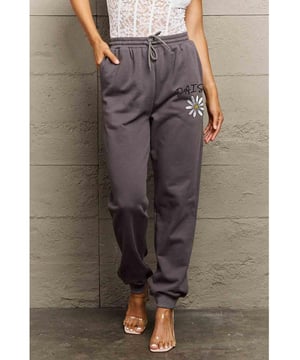 Patroontype: Slogan Grafisch
  Stijl: Casual
  Kenmerken: Trekkoord
  Lengte: Lang
  Materiaalsamenstelling: 85% katoen 15% polyester
  Verzorgingsinstructies: Machinewas koud Droogtrommel laag
  Geimporteerd
  Productafmetingen:
  S: lengte 41 in taille 25 in heup 406 in
  M: lengte 415 in taille 269 in heup 429 in
  L: lengte 421 in taille 289 in heup 452 in
  XL: lengte 427 inch taille 308 inch heup 476 inch
  2XL: lengte 433 inch taille 328 inch heup 515 inch
  3XL: lengte 439 inch taille 347 inch heup 554 inch