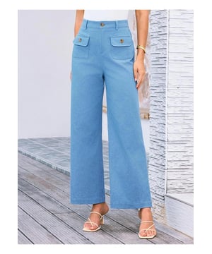 Hose mit weitem Bein mit hoher Taille.
  Vorderseite mit Knopfen.
  Taschendesign.
  95 % Polyester 5 % Elasthan.
  Maschinenwasche kalt.
  Bei niedriger Temperatur im Trockner trocknen.
  Importiert.