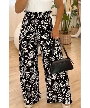 Full size bedrukte broek met hoge taille en wijde pijpen
  Basisstijl
  Ondoorzichtig materiaal
  Materiaalsamenstelling: 100% polyester
  Onderhoudsinstructies: Machinewas koud droogtrommel laag
  Geimporteerd
  Verkrijgbaar in de maten S tot 3XL