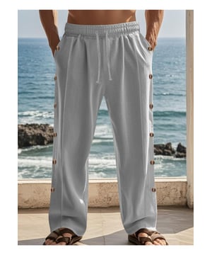 Estilo básico con botones  
Composición del material: 95% lino 5% poliéster  
Instrucciones de cuidado: Lavar a máquina en frío. Secar a baja temperatura.  
Importado  
Medidas del producto (medidas en pulgadas):  
S: Largo del pantalón 40.2, Tiro 28.3, Cintura 27.6, Cadera 40.2  
M: Largo del pantalón 40.9, Tiro 28.7, Cintura 29.1, Cadera 41.7  
L: Largo del pantalón 41.7, Tiro 29.1, Cintura 30.7, Cadera 43.3  
XL: Largo del pantalón 42.5, Tiro 29.5, Cintura 32.3, Cadera 44.9  
2XL: Largo del pantalón 43.3, Tiro 29.9, Cintura 33.9, Cadera 46.5  
3XL: Largo del pantalón 44.1, Tiro 30.3, Cintura 35.4, Cadera 48  