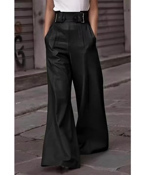 Weit ausgestellte Hose mit hoher Taille.
  Design mit Taschen.
  Blickdichtes Material.
  Materialzusammensetzung: 80% Polyurethan 20% Viskose.
  Pflegehinweis: Maschinenwasche kalt Trockner bei niedriger Temperatur.
  Importiert.