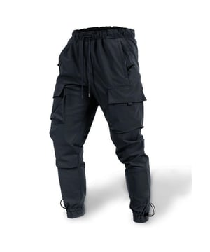 Basic Style.
  Mit Taschen.
  Materialzusammensetzung: 95% Polyester 5% Baumwolle.
  Pflegehinweis: Maschinenwasche kalt Trockner niedrig.
  Importiert.
  Verfugbare Grossen: M L XL 2XL 3XL.