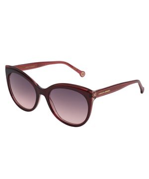 Estas gafas de sol Carolina Herrera combinan elegancia atemporal con una silueta femenina de inspiración mariposa, aportando una presencia sofisticada y refinada a cualquier conjunto.

Forma y diseño:
- Silueta mariposa suavemente redondeada, que favorece los rasgos y aporta un toque de distinción clásica.
- Curvatura fluida en el frontal que equilibra estilo y comodidad.

Material de la montura:
- Montura de acetato de alta calidad con acabado translúcido.

Detalles de la marca:
- Logotipo Carolina Herrera grabado con discreción en las varillas.
- Aplique metálico redondo en los terminales con las iniciales CH, distintivo de la casa.

Lentes:
- Lentes con filtro de protección UV 100%, ideales para uso diario en exteriores.
- Tratamiento antirreflejo que mejora la experiencia visual y reduce el deslumbramiento.

Contenido: 
- Gafas de sol, estuche, pañuelo y folleto.
 Medidas: Ancho lente: 57 mm. Puente: 19 mm. Patillas: 145 mm
 Composición: Acetato
 Cuidados:
Lavar solo con agua o, si fuese necesario, un jabón suave.
Secar con el paño suave para evitar rayaduras.
Evitar el contacto con superficies rigurosas o líquidos abrasivos.