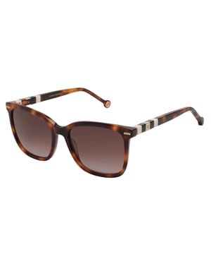 Diseñadas con una silueta envolvente y líneas suaves, estas gafas de sol Carolina Herrera ofrecen una interpretación refinada del diseño cuadrado clásico, ideal para quienes buscan elegancia funcional y estilo atemporal.

Forma y diseño:
- Forma cuadrada suavizada que se adapta armoniosamente a distintos tipos de rostro.
- Diseño amplio que proporciona una cobertura visual superior y un toque de sofisticación en cada ángulo.

Material de la montura:
- Confeccionada en acetato de alta calidad, resistente y ligero, que garantiza un ajuste cómodo durante todo el día.

Detalles de la marca:
- Inscripción del logotipo Carolina Herrera en las varillas.

Lentes:
- Lentes con filtro de protección UV 100%, ideales para uso diario en exteriores.
- Tratamiento antirreflejo que mejora la experiencia visual y reduce el deslumbramiento.

Contenido: 
- Gafas de sol, estuche, pañuelo y folleto.
 Medidas: Ancho lente: 57 mm. Puente: 18 mm. Patillas: 145 mm
 Composición: Acetato
 Cuidados:
Lavar solo con agua o, si fuese necesario, un jabón suave.
Secar con el paño suave para evitar rayaduras.
Evitar el contacto con superficies rigurosas o líquidos abrasivos.