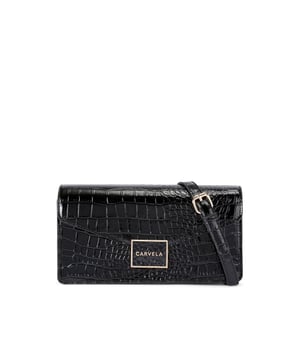 This Carvela Jessica East-West bag arrives in a black lizard embossed design. There is an envelope style flap with gold tone branding clasp. Dimensions: 13cm (H), 24cm (L), 7cm (D). Strap length: 130cm. Strap length: 51cm.