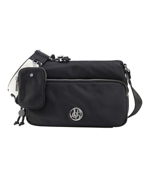 Handtasche für Damen von der Marke Joop! JEANS. Aus der Serie Lietissimo Jasmina Shoulderbag shz. Großes Hauptfach mit Reißverschluss. Längenverstellbare Träger mit Logo Schriftzug.