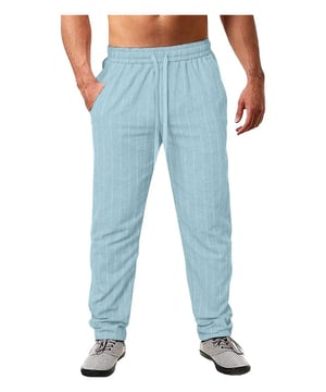 Basic Stil  
Materialzusammensetzung: 95% Baumwolle, 5% Polyester  
Pflegehinweise: Maschinenwäsche kalt, im Trockner bei niedriger Temperatur trocknen  
Importiert  
Produktmaße (Maße in Zoll) & Größenkonversion  
Größe M: Länge der Unterseite 40,2 Taille 30,7 Hüfte 43,3  
Größe L: Länge der Unterseite 40,9 Taille 32,7 Hüfte 45,3  
Größe XL: Länge der Unterseite 41,7 Taille 34,6 Hüfte 47,2  
Größe 2XL: Länge der Unterseite 42,5 Taille 36,6 Hüfte 49,2  
Größe 3XL: Länge der Unterseite 43,3 Taille 38,6 Hüfte 51,2  