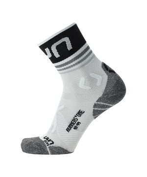Sportlicher Herren Running Socken von der Marke UYN.
Angenehmer weicher Materialmix.
Socken eignen sich perfekt zum laufen und intensive Trainings.