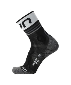 Sportlicher Damen Running Socken von der Marke UYN.
Angenehmer weicher Materialmix.
Socken eignen sich perfekt zum laufen und intensive Trainings.