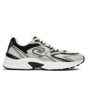 Verhoog je casual stijl met de Cruyff Scorpius. Deze slanke grijze sneakers combineren prestaties en esthetiek met hun titanium mesh bovenwerk en verfijnde matte overlays. Zorgvuldig ontworpen met een lichtgewicht, schokabsorberende tussenzool voor comfort de hele dag, zijn ze perfect voor stedelijke verkenning. Reflecterende elementen zorgen voor zichtbaarheid bij weinig licht, terwijl de decoratieve merkband een kenmerkende Cruyff touch biedt. Met hun hardloop-geïnspireerde silhouet en duurzame rubberen zool, biedt de Scorpius zowel atletische functionaliteit als straatoverheerlijke aantrekkingskracht.