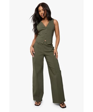 Trousers are a more sophisticated alternative to skinniesTrousers take on a realxed silhouette for the new season, with sports tailoring setting the trends and the wide leg one to watch. Pick printed palazzo pants for a dramatic day time look and tone down with a basic tee, or go for androgynous appeal in tapered man pants and wear with worn-in trainers for a trend-led twist.
