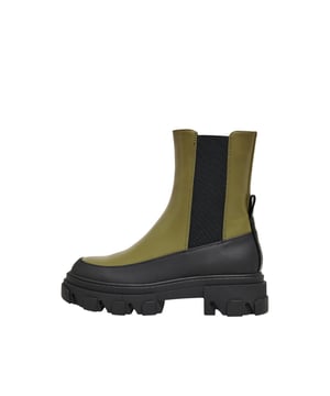 Stylische Chunky Boots mit profilierter Gummilaufsohle und modischem Style.
