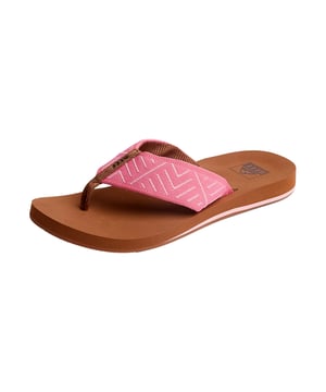 De Reef Spring Woven verenigt bewuste strandstijl met uitstekend comfort en scoort met bijzonder zachte, brede banden van gerecycled materiaal die prettig om de voet passen, terwijl de zacht dempende voetzool met anatomische voetboogondersteuning en de lichte, robuuste loopzool een ontspannen loopgevoel de hele dag mogelijk maken - ideaal voor iedereen die duurzaamheid, draagcomfort en stijlvolle nonchalance waardeert.