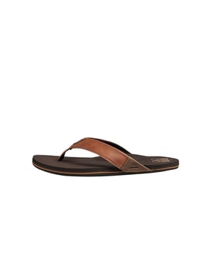 De Reef heren teenslippers zijn jouw perfecte metgezel voor zonnige dagen en ontspannen uren op het strand of bij het zwembad. Met een robuuste schuimrubberen zool bieden ze niet alleen uitstekende grip, maar ook aangename demping die elke stap tot een genot maakt. Het jersey-finish zorgt voor een zachte en comfortabele pasvorm, terwijl de anatomische voetbedden zorgen voor een optimale pasvorm en ondersteuning. Deze teenslippers bieden je niet alleen een coole look, maar ook ongeëvenaard draagcomfort de hele dag. Of je nu op het strand flaneert, uitgenodigd bent voor een BBQ in de tuin of een wandeling in de stad maakt, met de Reef heren teenslippers ben je altijd stijlvol en comfortabel onderweg. Geniet volop van de zomer – met deze teenslippers wordt elke dag een vakantie.