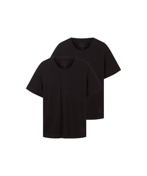 Zoekt u een eenvoudig en comfortabel T-shirt voor elke dag? Dan zijn deze heren T-shirts van Tom Tailor precies wat u nodig heeft. De T-shirts zijn gemaakt van 100% katoen, dat prettig aanvoelt op de huid enademend is. De V-hals geeft het T-shirt een moderne en casual uitstraling die bij veel outfits past. Het T-shirt heeft een Regular Fit, wat u voldoende bewegingsvrijheid biedt. En het beste van alles: u ontvangt twee T-shirts in dezelfde kleur. Zo heeft u altijd een fris T-shirt binnen handbereik wanneer u het nodig heeft. Bestel nu uw Tom Tailor dubbelpack T-shirts van katoen met V-hals en ontdek zelf de kwaliteit en het comfort van deze T-shirts.