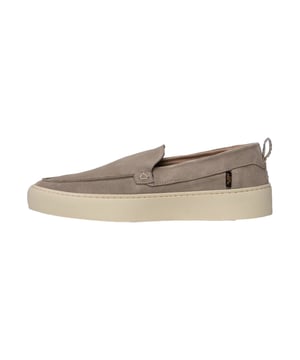 De low-sneakers van Replay voor heren overtuigen door hun praktische slip-on ontwerp – gewoon instappen en lopen maar. De flexibele rubberen zool zorgt voor goede grip, terwijl subtiele labeldetails de sportief-casual look een uniek accent geven. Gemaakt van hoogwaardige materialen, bieden de sneakers optimaal draagcomfort voor elke dag.
