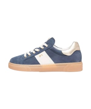 De sneakers van NeroGiardini zijn een uitdrukking van echte persoonlijkheid en unieke stijl – elegante lage sneakers voor dames met een antislip loopzool van 3 cm, klassieke vetersluiting, ronde neus en uitneembare binnenzool, die dankzij hun Italiaanse afkomst, verfijnde afwerking en zorgvuldige labeldetails verrassen; uitgerust met de innovatieve DryGo!® technologie, garanderen ze bij elke stap voelbaar comfort en bieden ze een veelzijdige look die u stijlvol van 's ochtends tot 's avonds begeleidt – een echte Made in Italy-uitspraak.