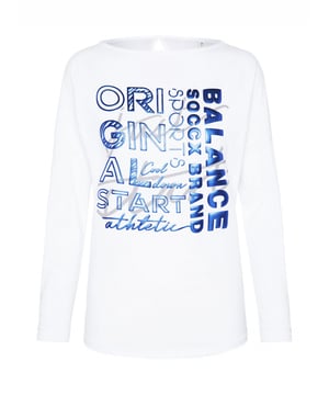 Het sportieve langarmshirt van SOCCX voor dames wordt gekenmerkt door een coole metallic artwork op de voorkant. Een kleine, verticale logo print siert de achterkant. Het langarmshirt heeft een comfortabele schouderpas en een ronde halslijn met een cut-out aan de achterkant. Het is zeer aangenaam om te dragen, comfortabel en sportief gesneden. Het is makkelijk te combineren met veel kledingstukken.
