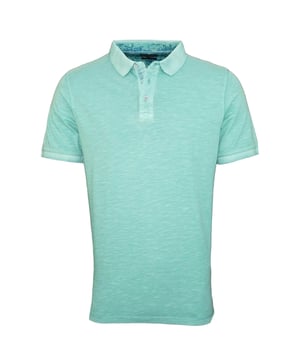 Casual polo shirt voor heren van het merk FYNCH HATTON. Het zit aangenaam en comfortabel dankzij de comfortabele pasvorm, optimale ondersteuning en de klassieke V-hals. De knoopsluiting, de typische polo-kraag en de logo-applicatie op de linkerbuste maken het design compleet en maken dit kledingstuk onmisbaar voor jouw garderobe.