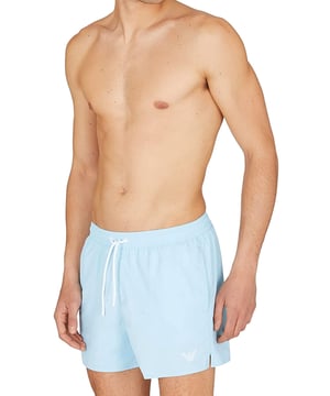 Comfortabele badshorts met elastische tailleband, tunnelkoord en labelprint in reguliere pasvorm.